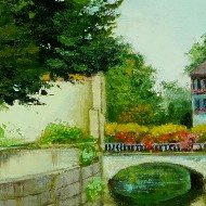 Улица с цветами у канала