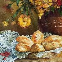 Цветочный натюрморт с пирожками на столе